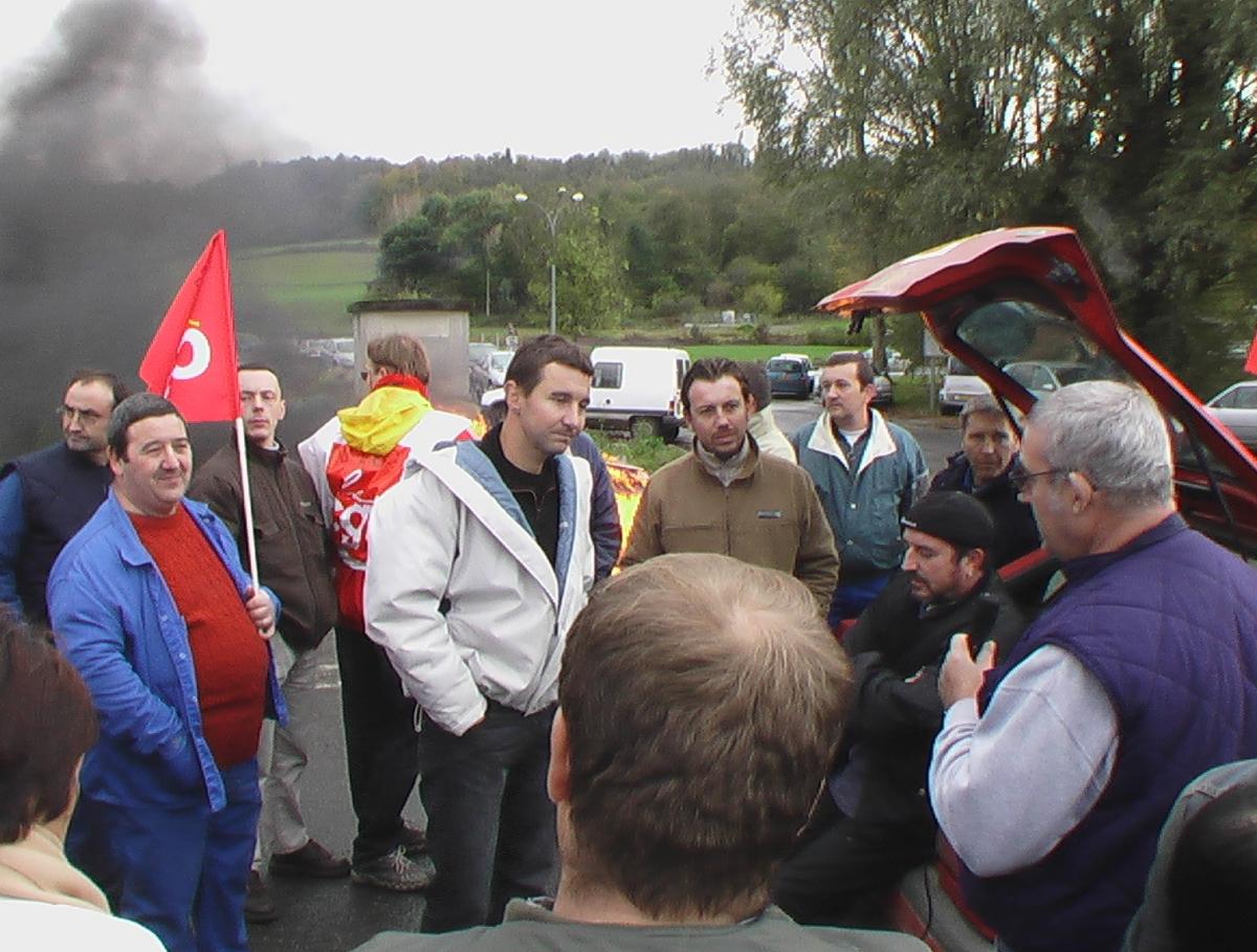 Besancenot rend visite aux salariés de Vico