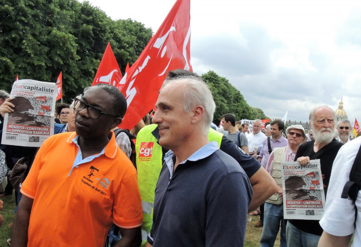 Philippe Poutou au rassemblement esplanade des Invalides « PAS DE CODE DU TRAVAIL SUR ORDONNANCE »