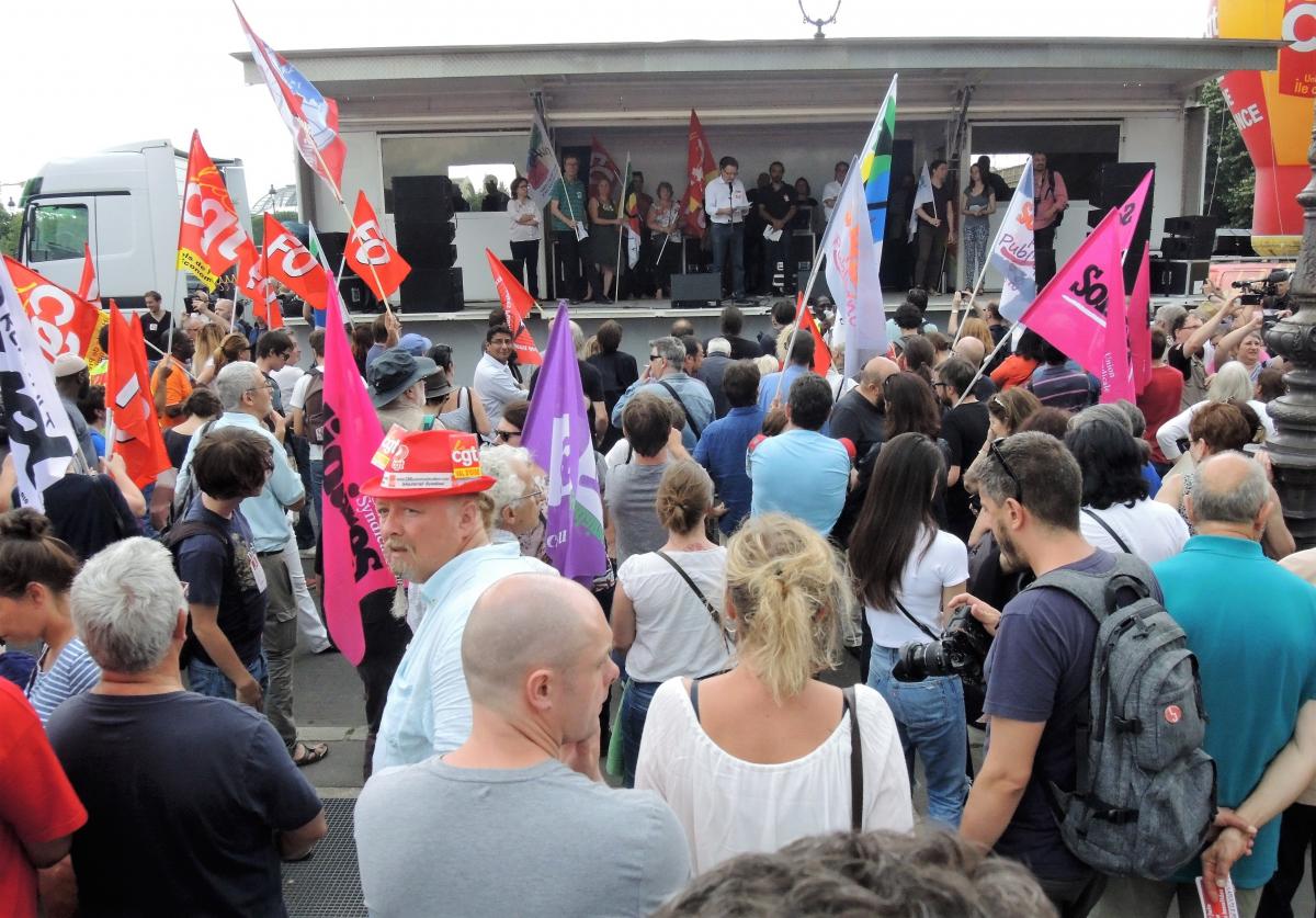 Tribune rassemblement Intersyndical PAS DE CODE DU TRAVAIL SUR ORDONNANCE