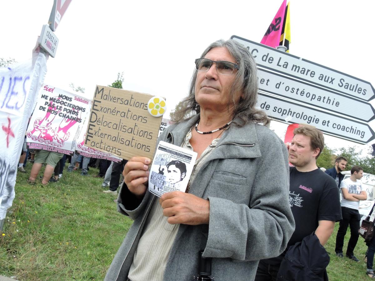 Affichette MEDEF Malversations Exonérations Délocalisations Externalisations Factions