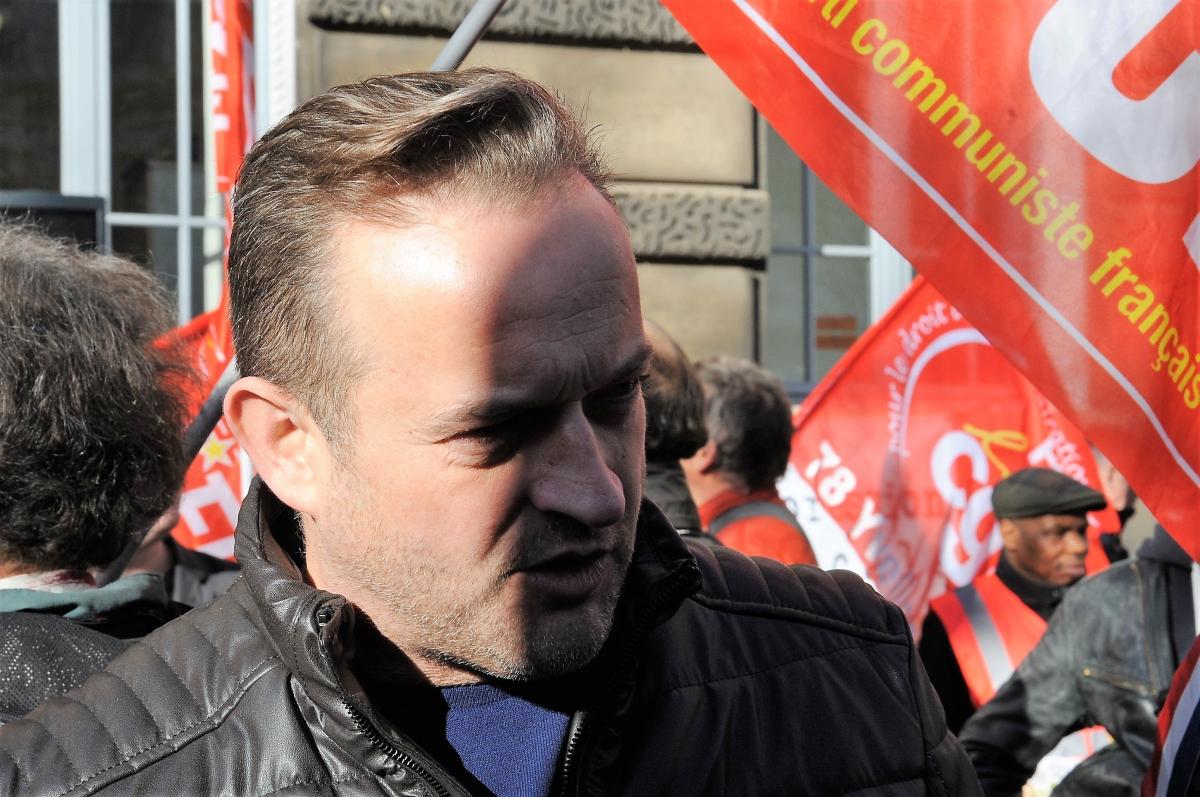 Mickaël Wamen ex ouvrier Cgt Goodyear au rassemblement de soutien au 9 militants Cgt de PSA Poissy