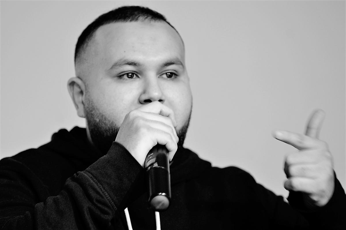 Anasse Kazib délégué Sud Rail au meeting du NPA Paris