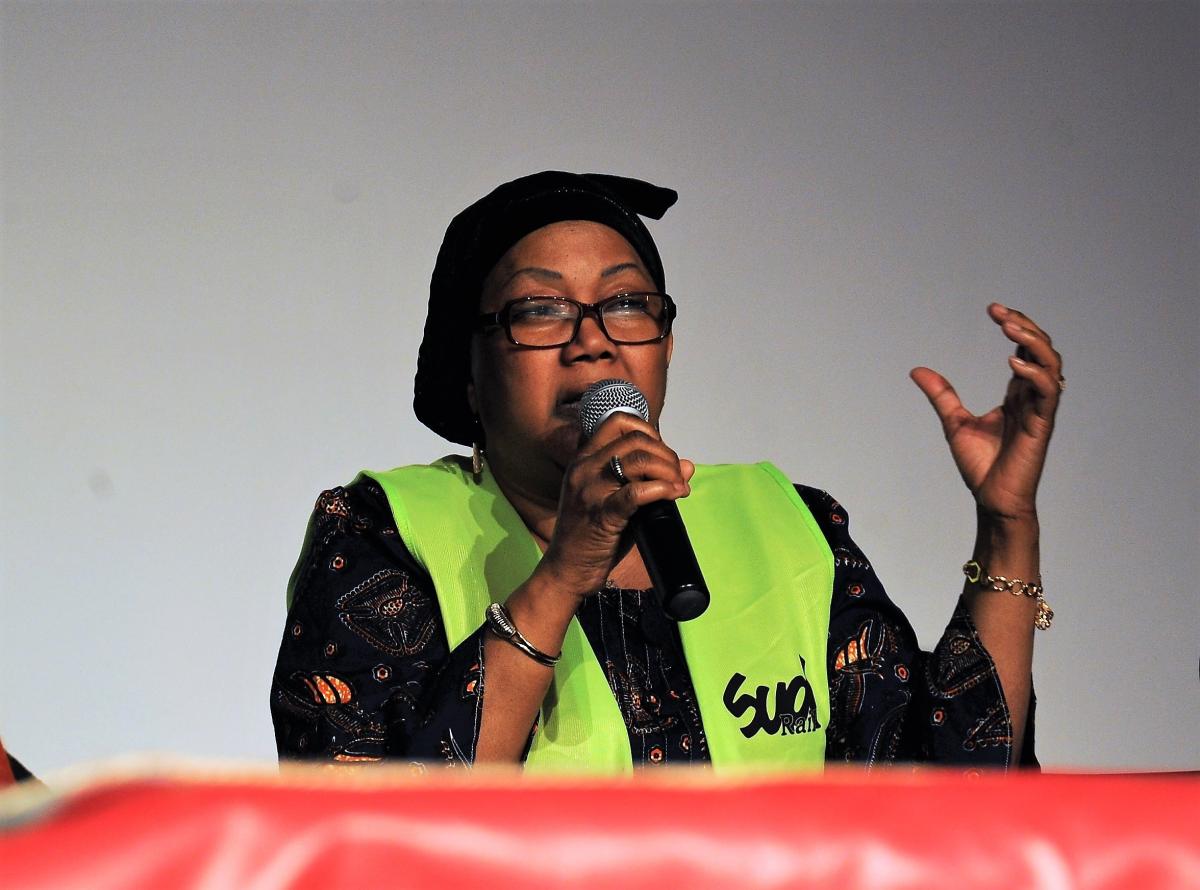 Oumou Gueye syndicaliste SUD Rail travailleuse du nettoyage de la société H.Reinier-ONET (sous-traitant de la SNCF) en grève depuis le 2 novembre