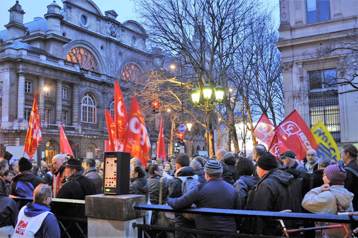 Soutiens du matin pendant le procès de Loïc Canitrot, militant de la Coordination des Intermittents et Précaires dIle de France et de la CGT spectacle