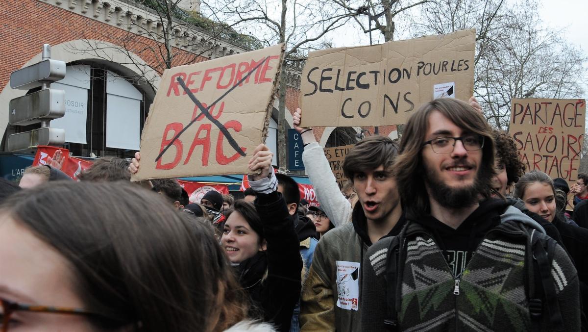 Cortège Etudiants Non à la réforme du Bac