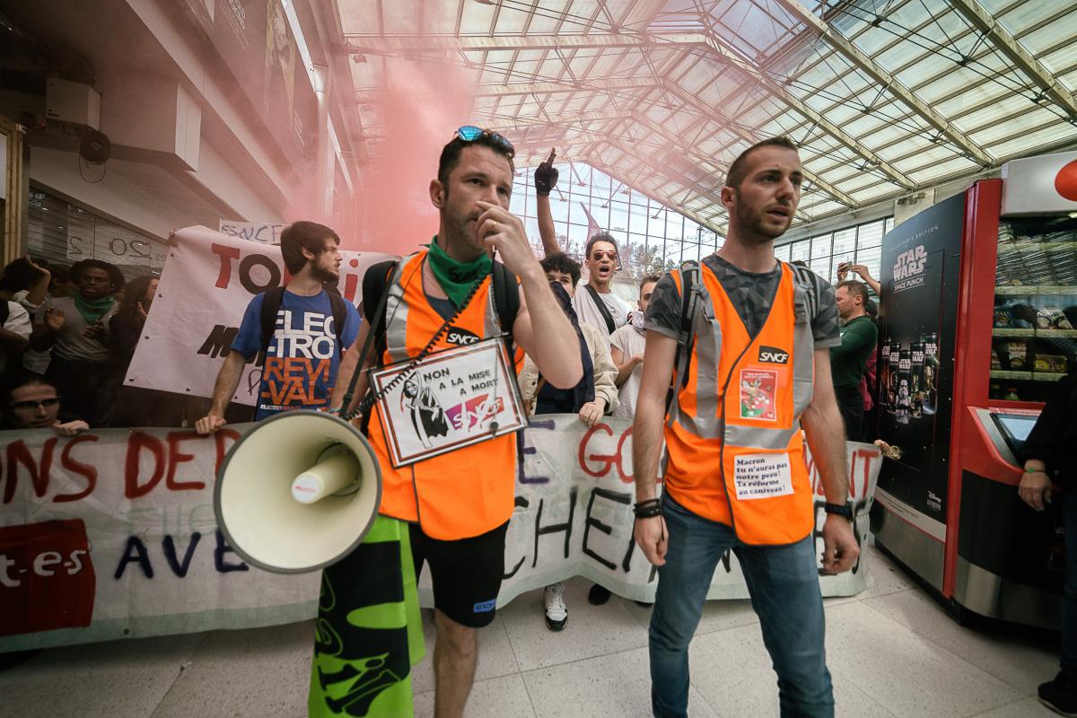 Des Cheminot.e.s et des étudiant.e.s manifestent à la Gare du Nord