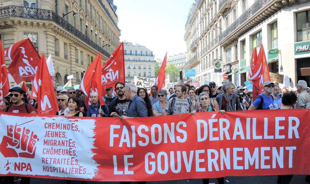 Tête de manifestation du Npa faisons dérailler le gouvernement