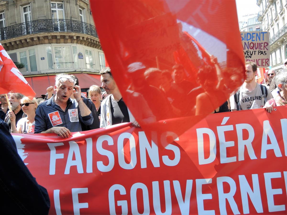 Tête de manifestation du Npa Philippe Poutou et Olivier Besancenot faisons dérailler le gouvernement