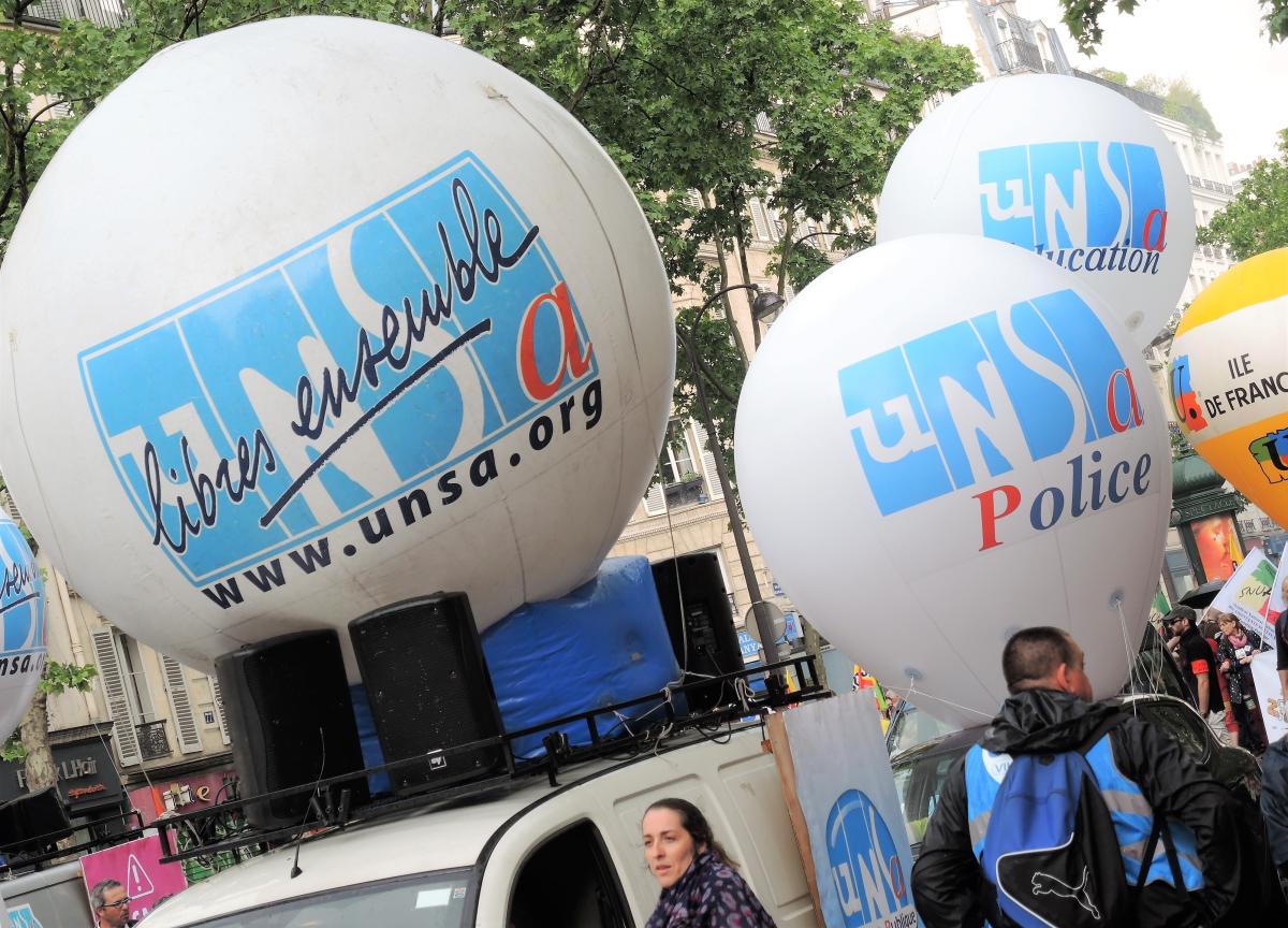 Cortège de ballons de L'Unsa à la manifestation et grève de la Fonction Publique