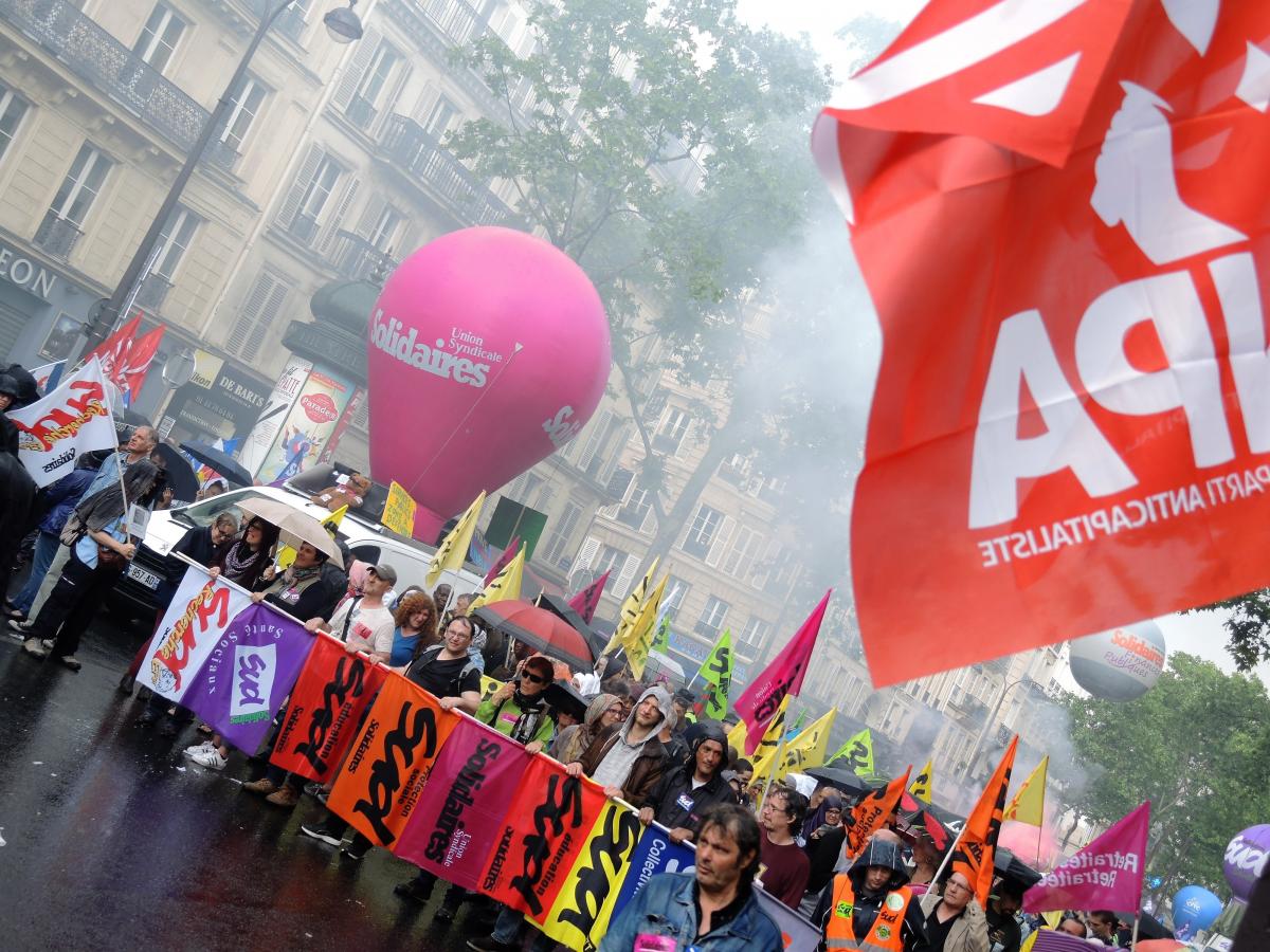 Tête de manifestation sous la pluie des syndicats de Solidaires 22 mai 2018