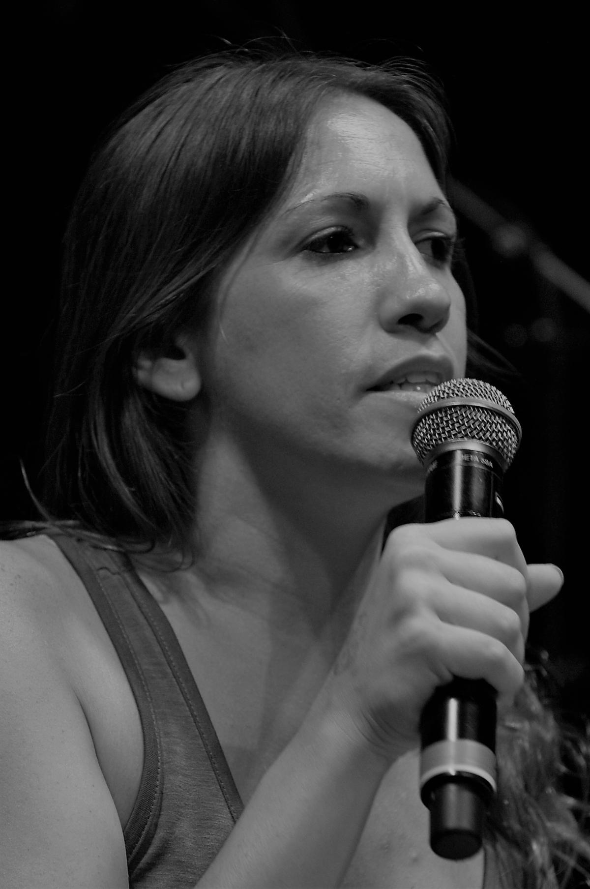 Laura Syndicaliste Cheminote Sud Rail de gare du nord en grève au meeting Mai 1968-2018