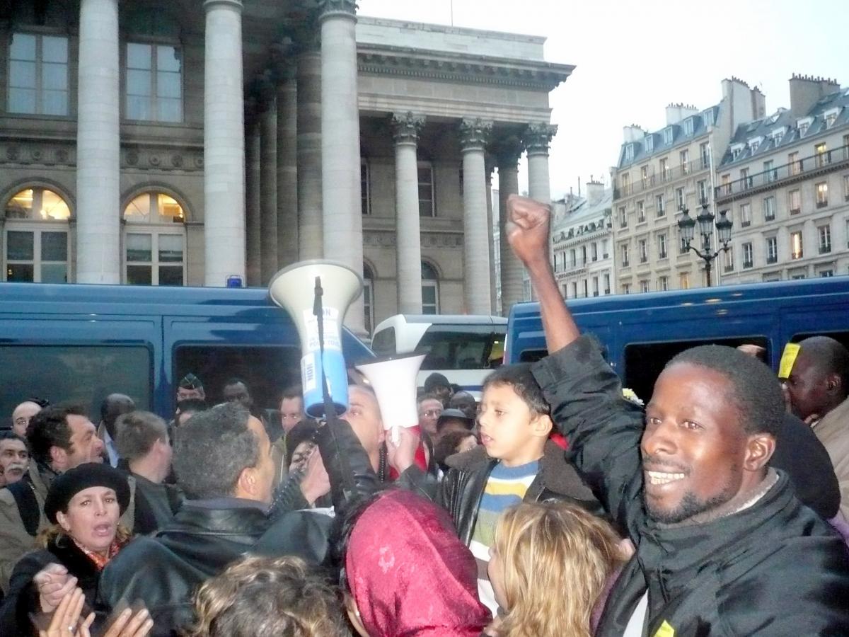 Mal-logés expulsés rue de la Banque