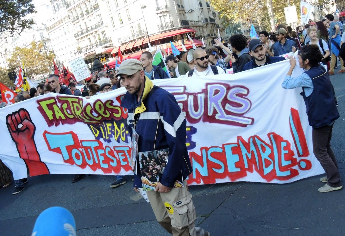 Vente du calendrier en soutien aux postiers du 92 en grêve Factrices Facteurs ile de France toutes et tous ensemble!