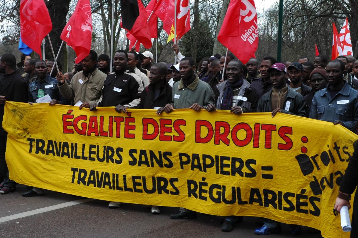 Egalité des droits. Travailleurs sans-papiers travailleurs régularisés