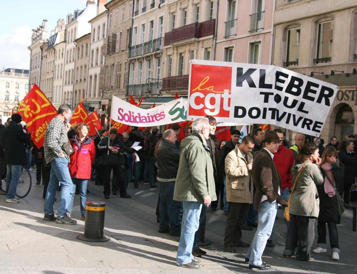 Manifestation porteuse d'espoir, pour la convergeance des luttes