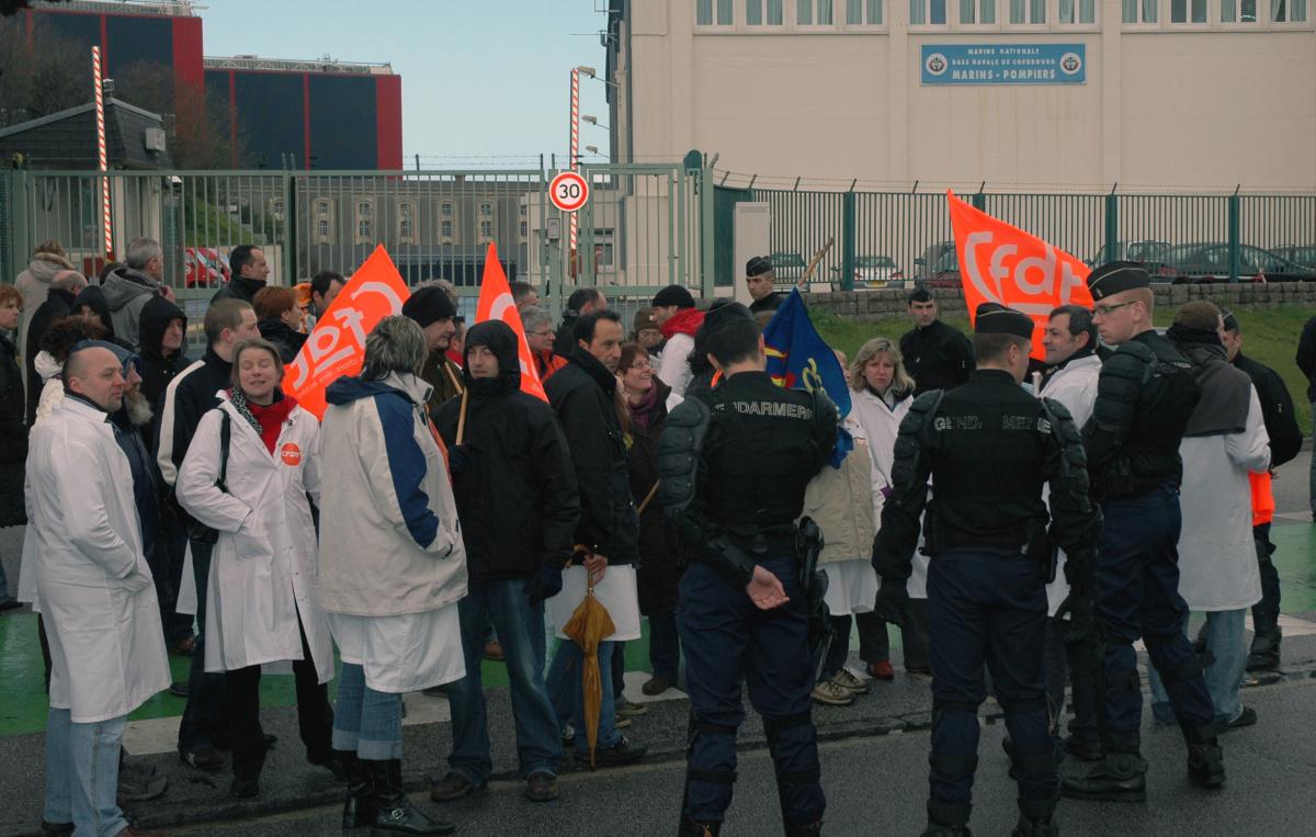 Les personnels de psychiatrie en grève face aux gardes mobiles