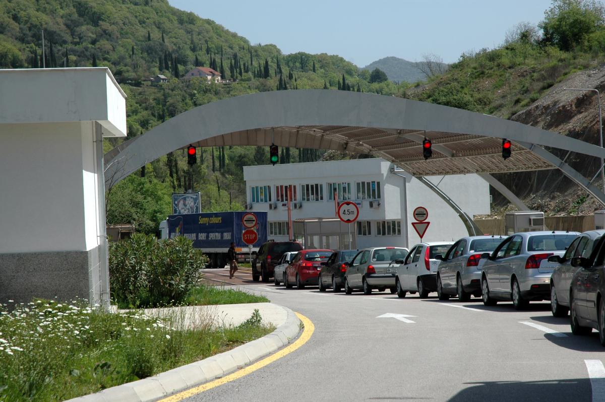 Frontière entre la Croatie et le Monténégro.