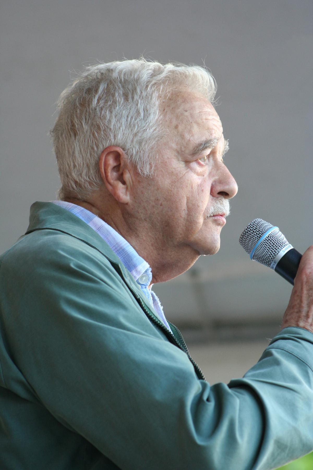 Maurice RAJSFUS lors du meeting après la manif du 1 juillet 2006
