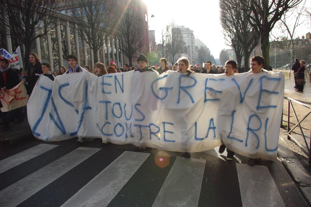insa contre le LRU