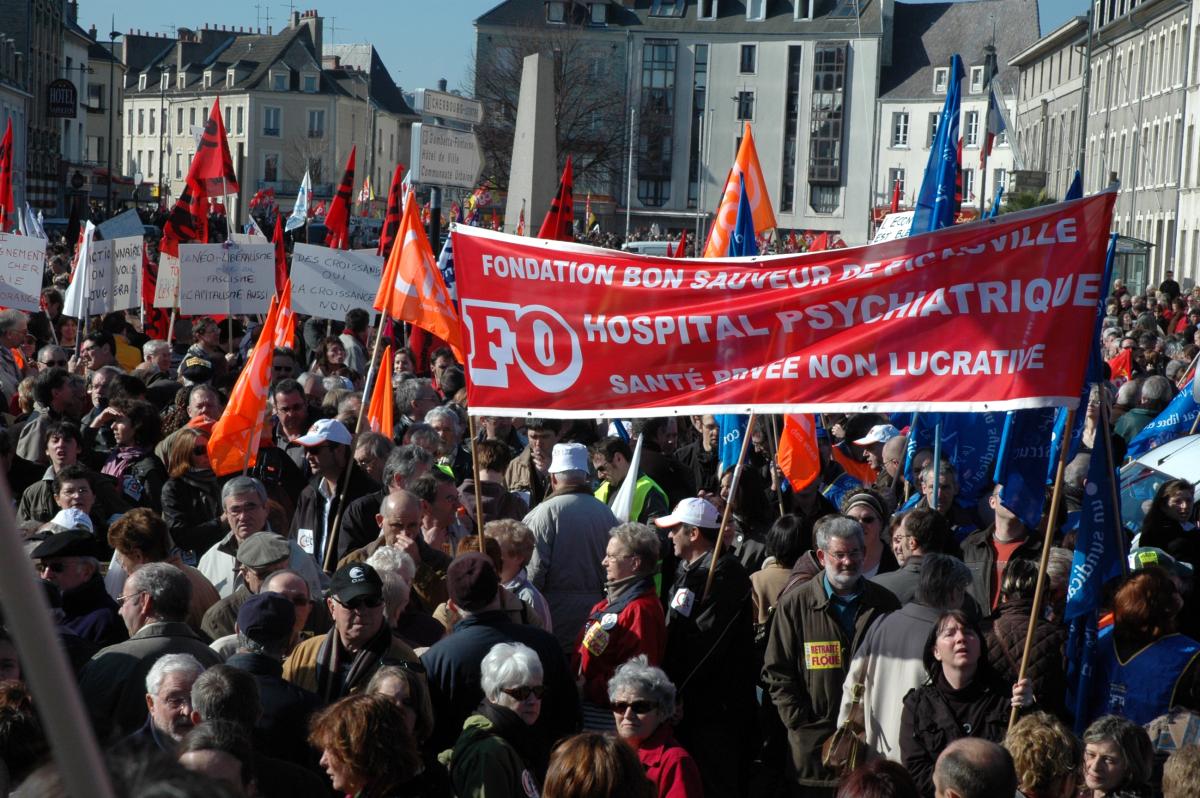 Vue d'ensemble d'une partie du cortège.