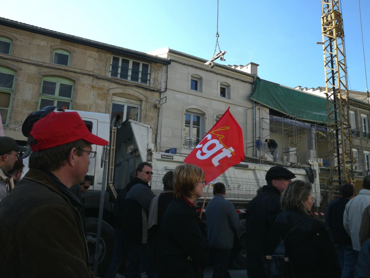 Ouvriers du BTP lors du passage des manifestants
