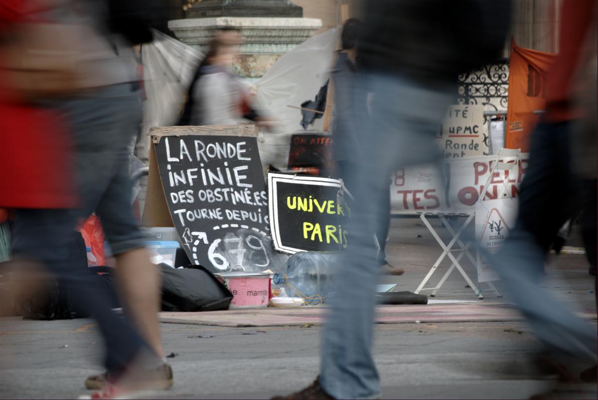 Les obstinés tournent place de grève