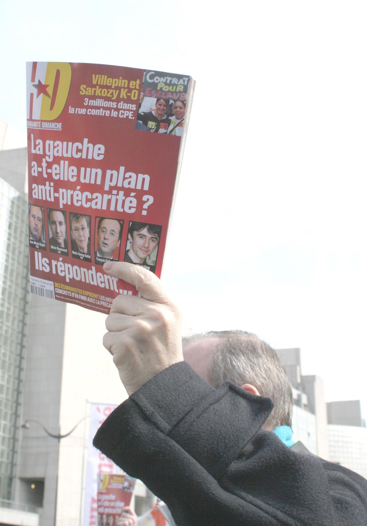 vendeur de l'Humanité Dimanche