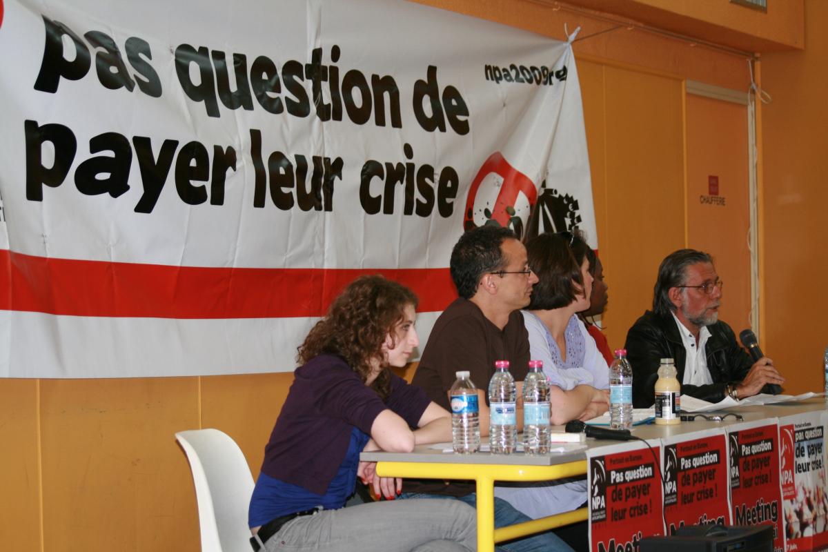 un camarade gréviste à EDF au micro