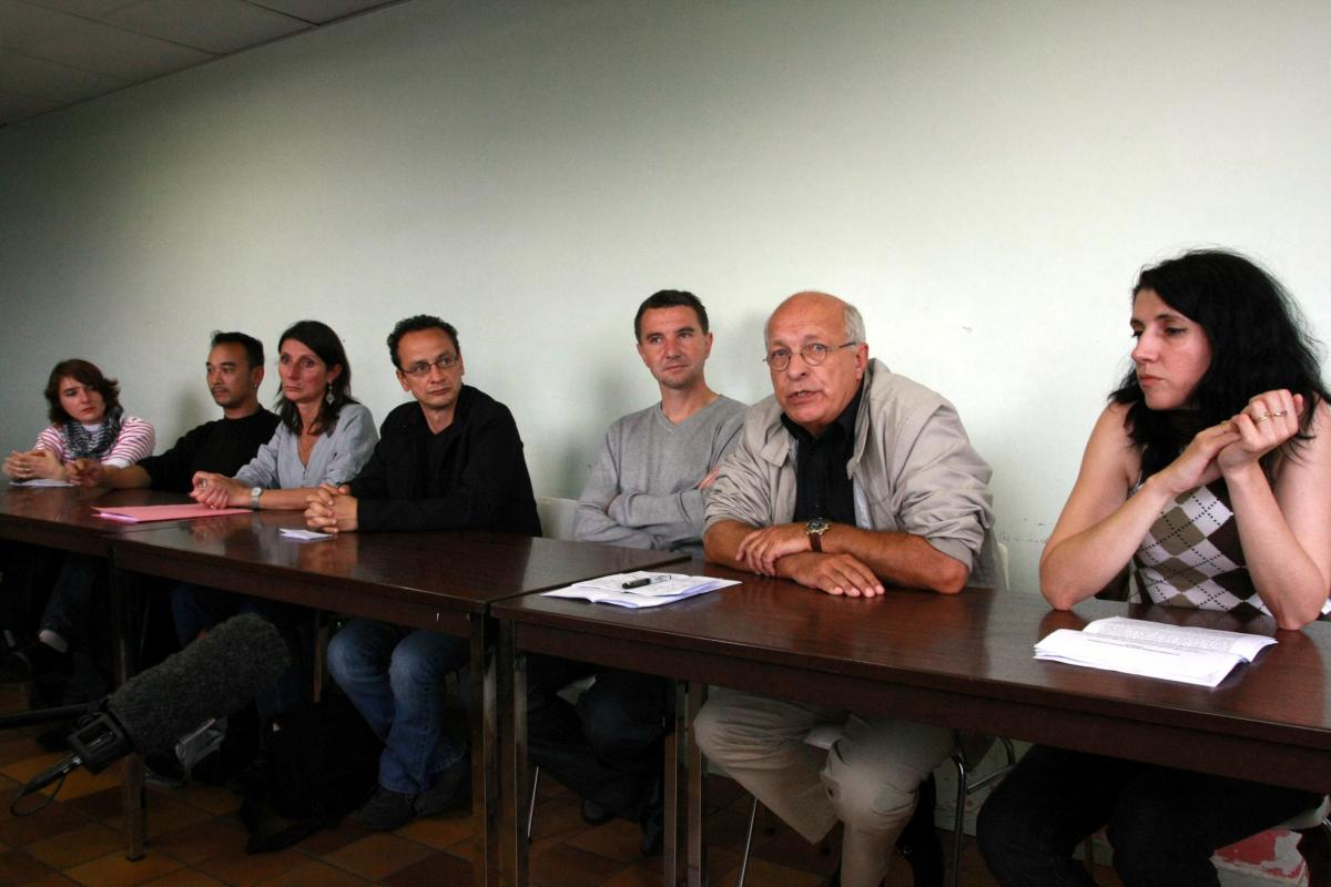 la délégation du NPA avec de gauche à droite:Laurence Lyonnais, Christian Nguyen, Christine Poupin, Omar Slaouti, Olivier Besancenot, Raoul Marc Jennar, Myriam Martin