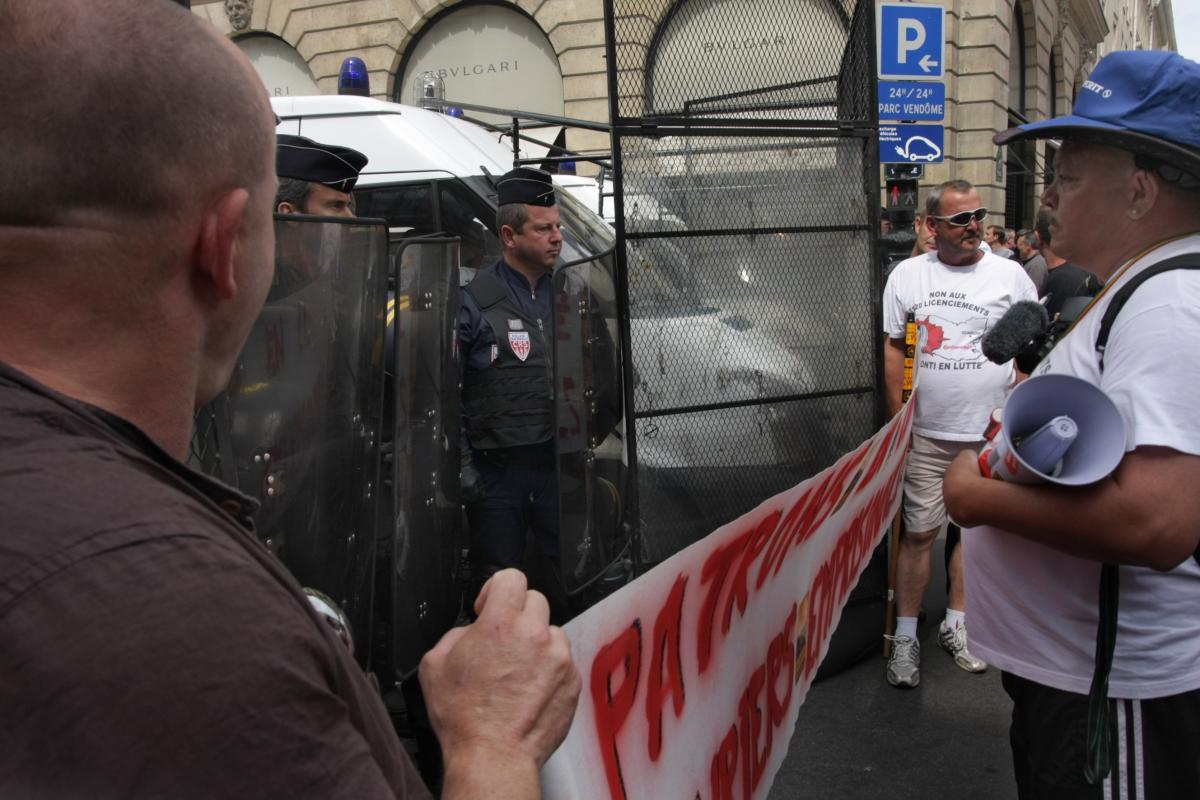 la police bloque l'accès à la place Vendôme