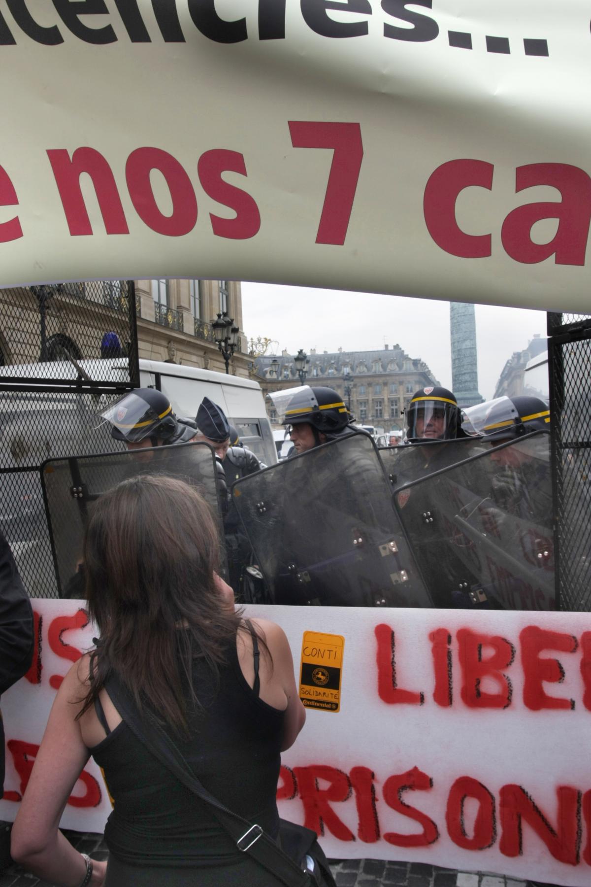 la police bloque l'accès à la place Vendôme