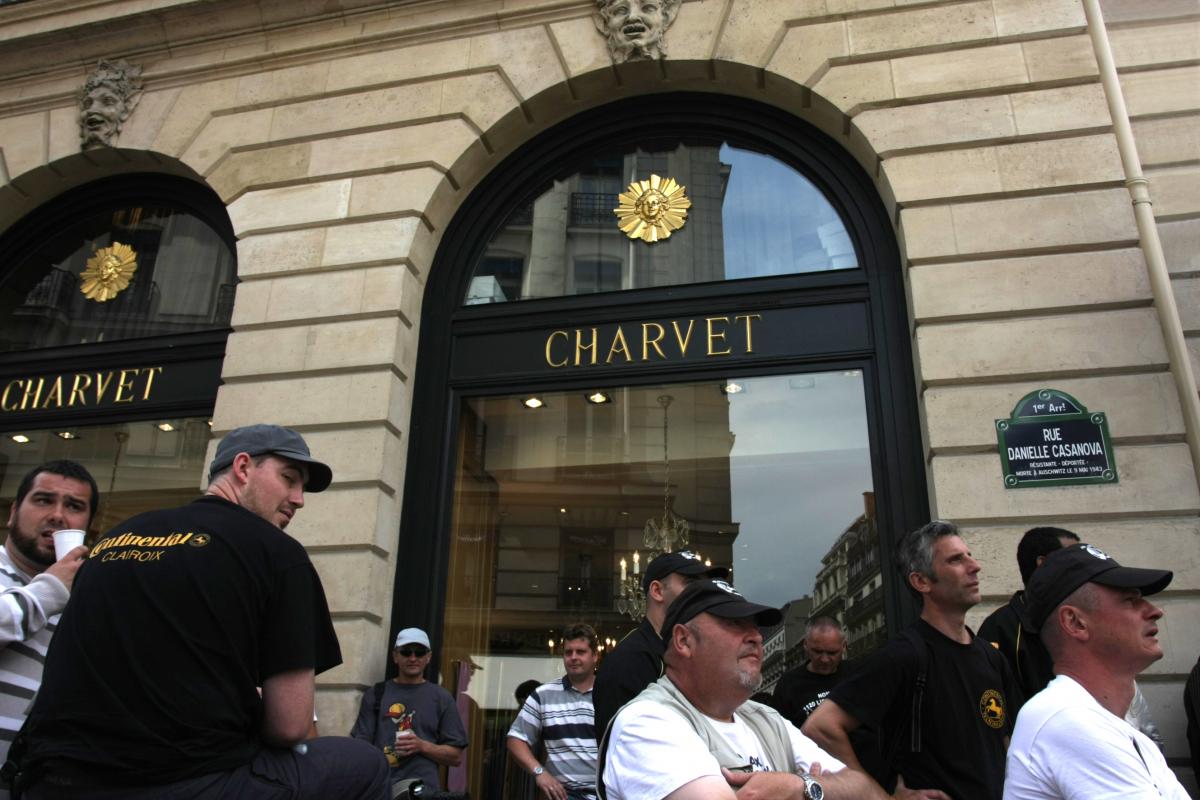 les Conti au pied des boutiques de luxxe