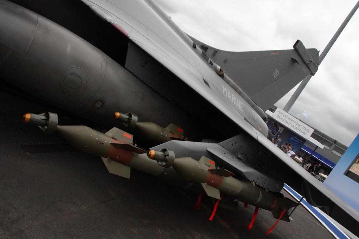 Bombes et armement d'un avion de chasse Rafale