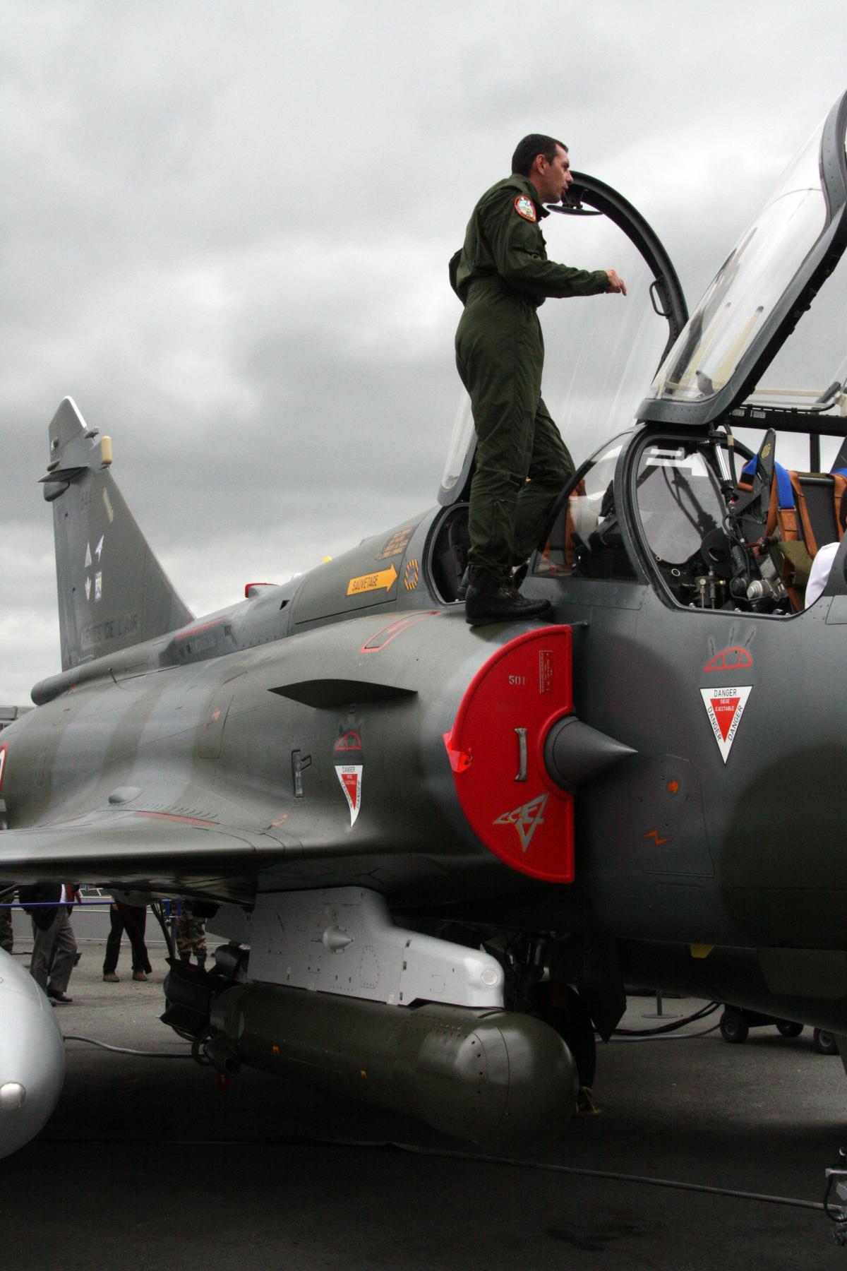 Pilote sur un avion de chasse Mirage 2000