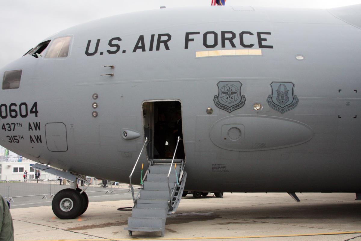 Le fuselage avant de l'avion cargo militaire Boeing C-17 de l'US Air Force