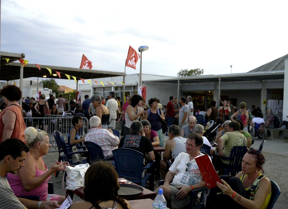 Echanges et discussions entre militant(e)s du NPA