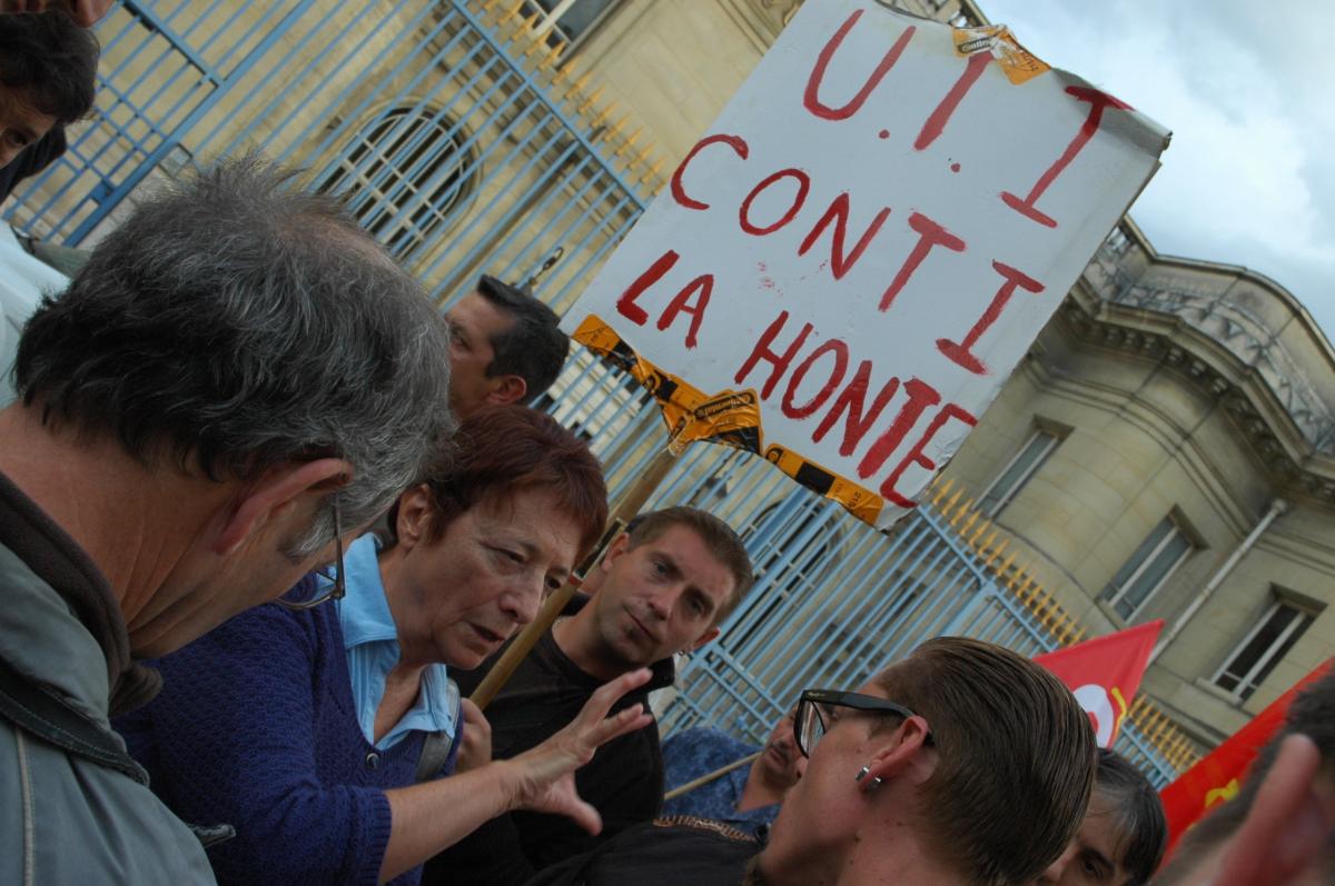 Arlette Laguiller soutien les Continental à Compiègne.