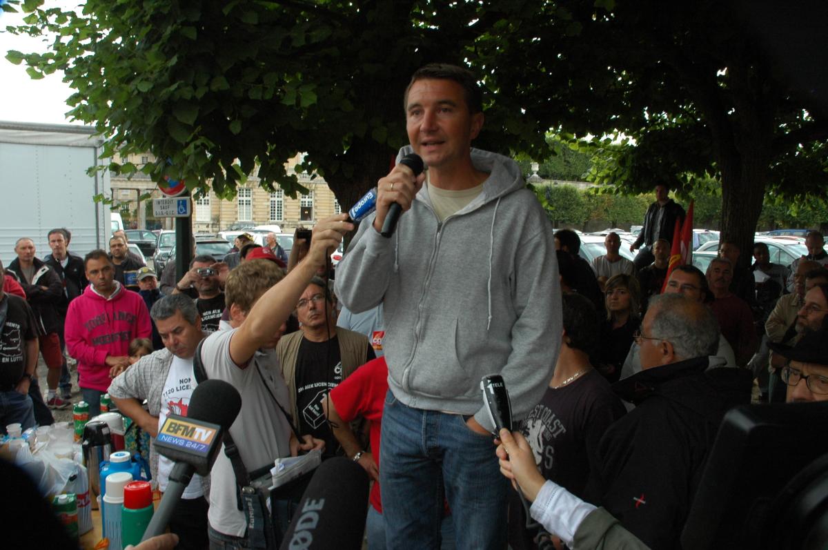 Olivier Besancenot soutien les Continental à Compiègne