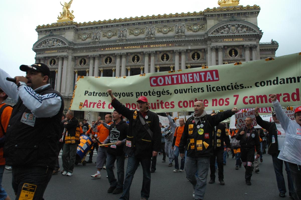 METALLURGIE continental devant l'Opéra de Paris.