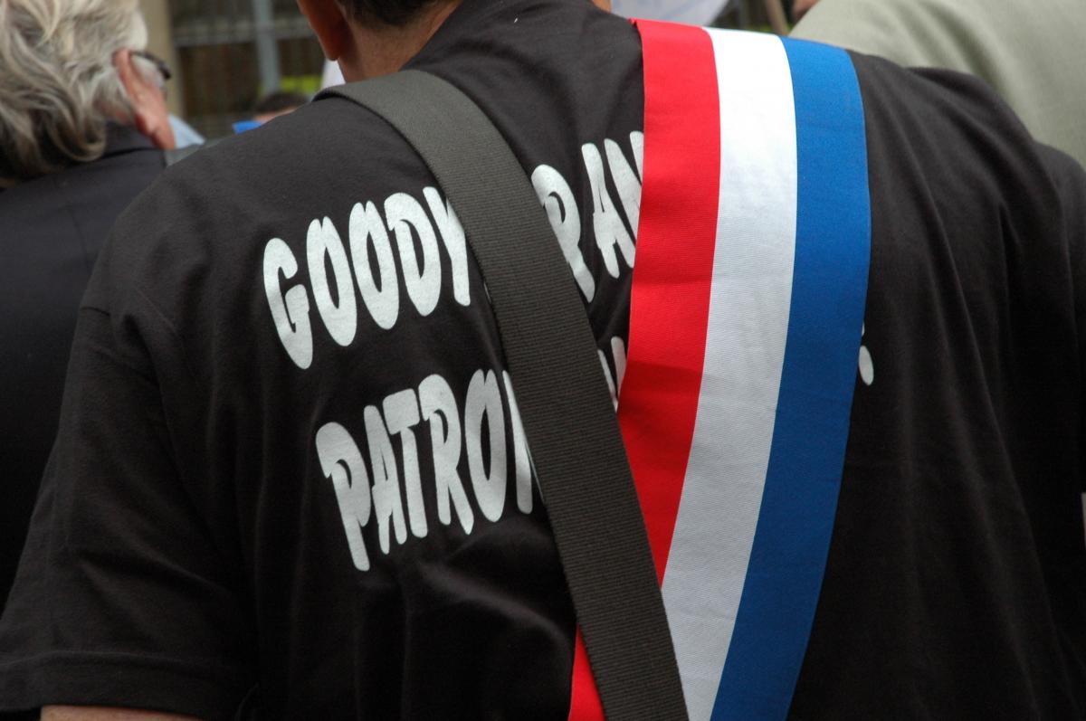 Echarpe d'Elu républicain en soutien à GOODYEAR Paris