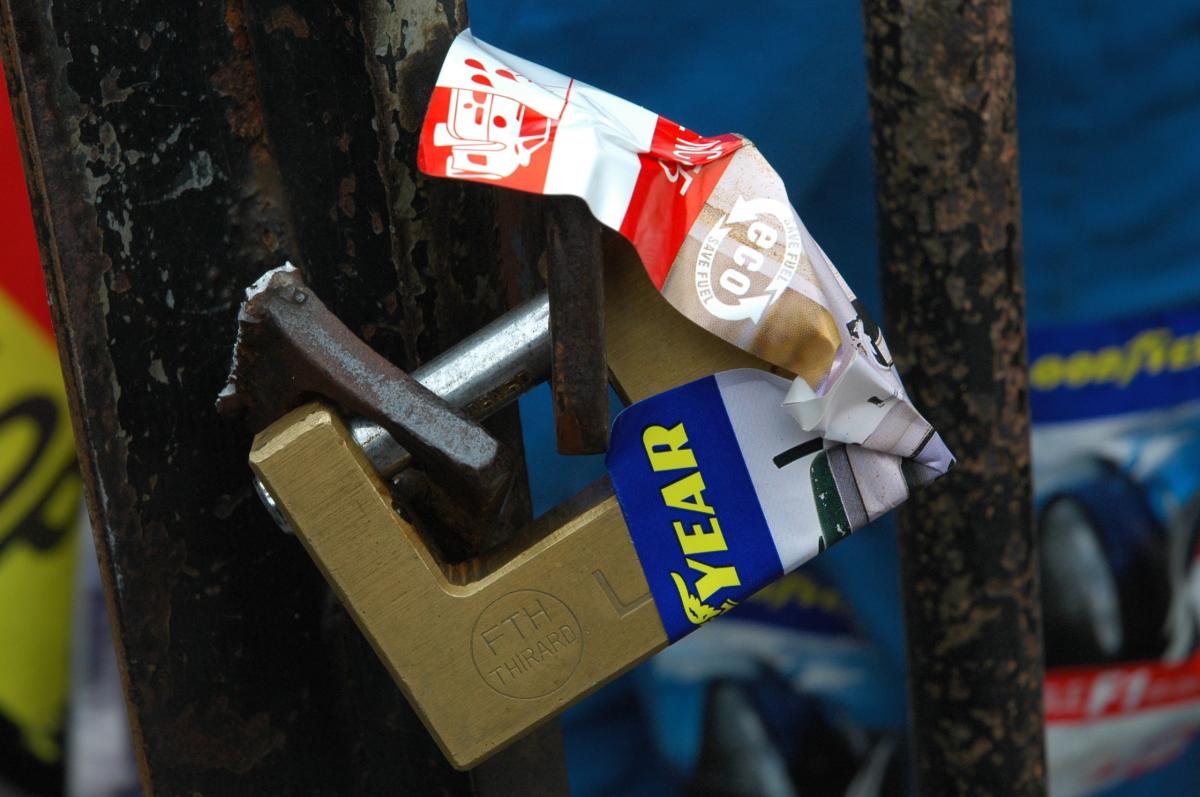 METALLURGIE cadenas de la grille,Bourse de Paris.