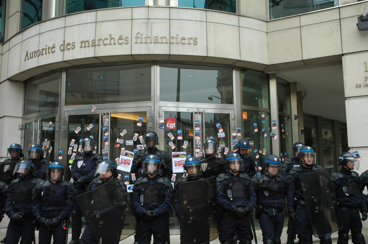 CRS devant la commission des opérations de Bourse.
