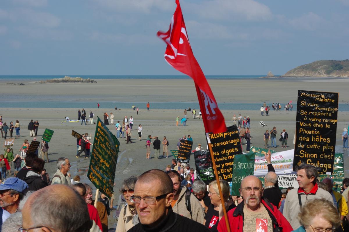 drapeuNPA et pancarte