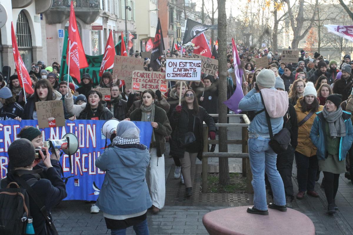 Manifestation contre la loi Darmanin à l'appel des syndicats et des partis du 21 janvier
