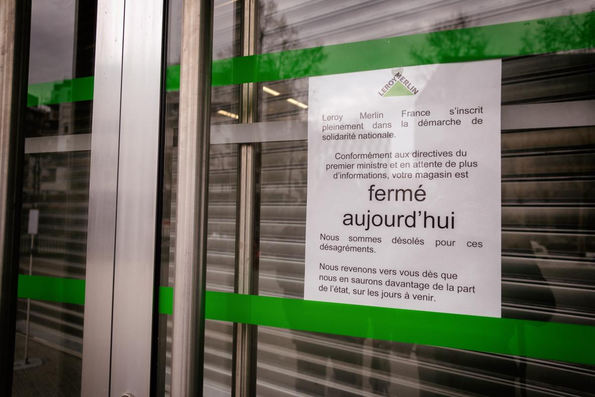 FRANCE - SOCIAL - HEALTH - CORONAVIRUS - SHOP CLOSED