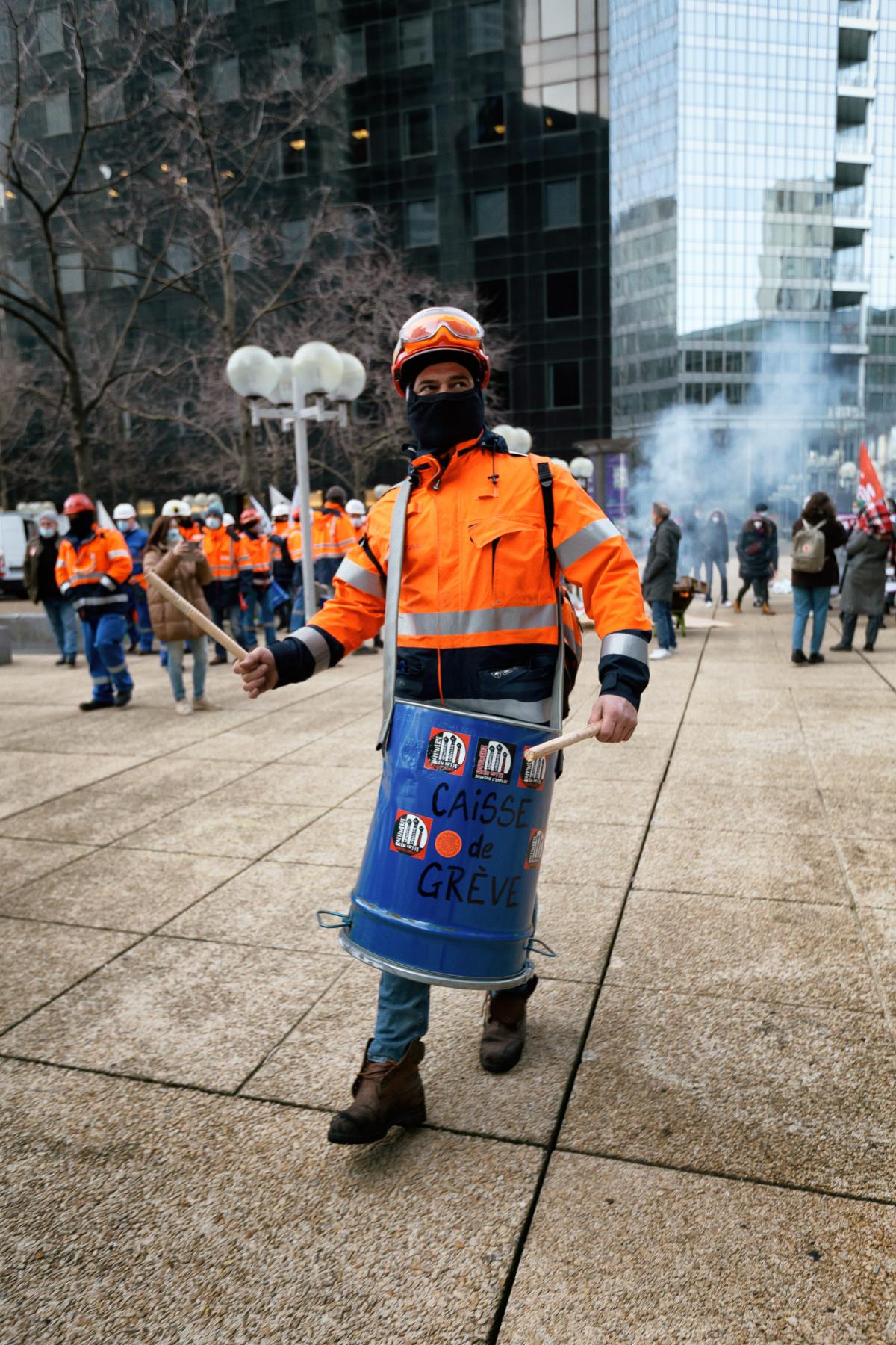 FRANCE - DEMONSTRATION - RALLY OF GRANDPUITS REFINERY WORKERS IN FRONT OF TOTAL HEADQUARTERS