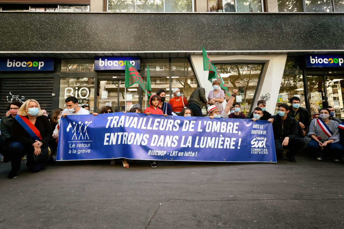FRANCE - SOCIAL - DEMONSTRATION - GATHERING OF BIOCOOP WORKERS AGAINS MANDATORY SUNDAY WORK