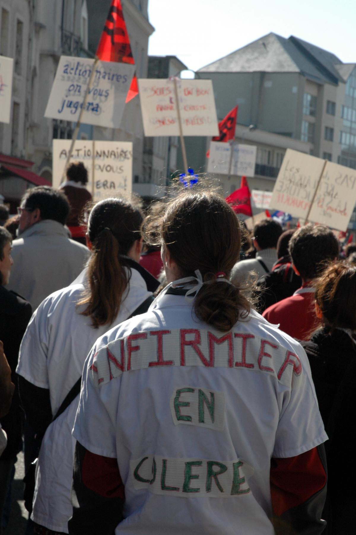 Infirmier en grève dans la manif Cherbourgeoise