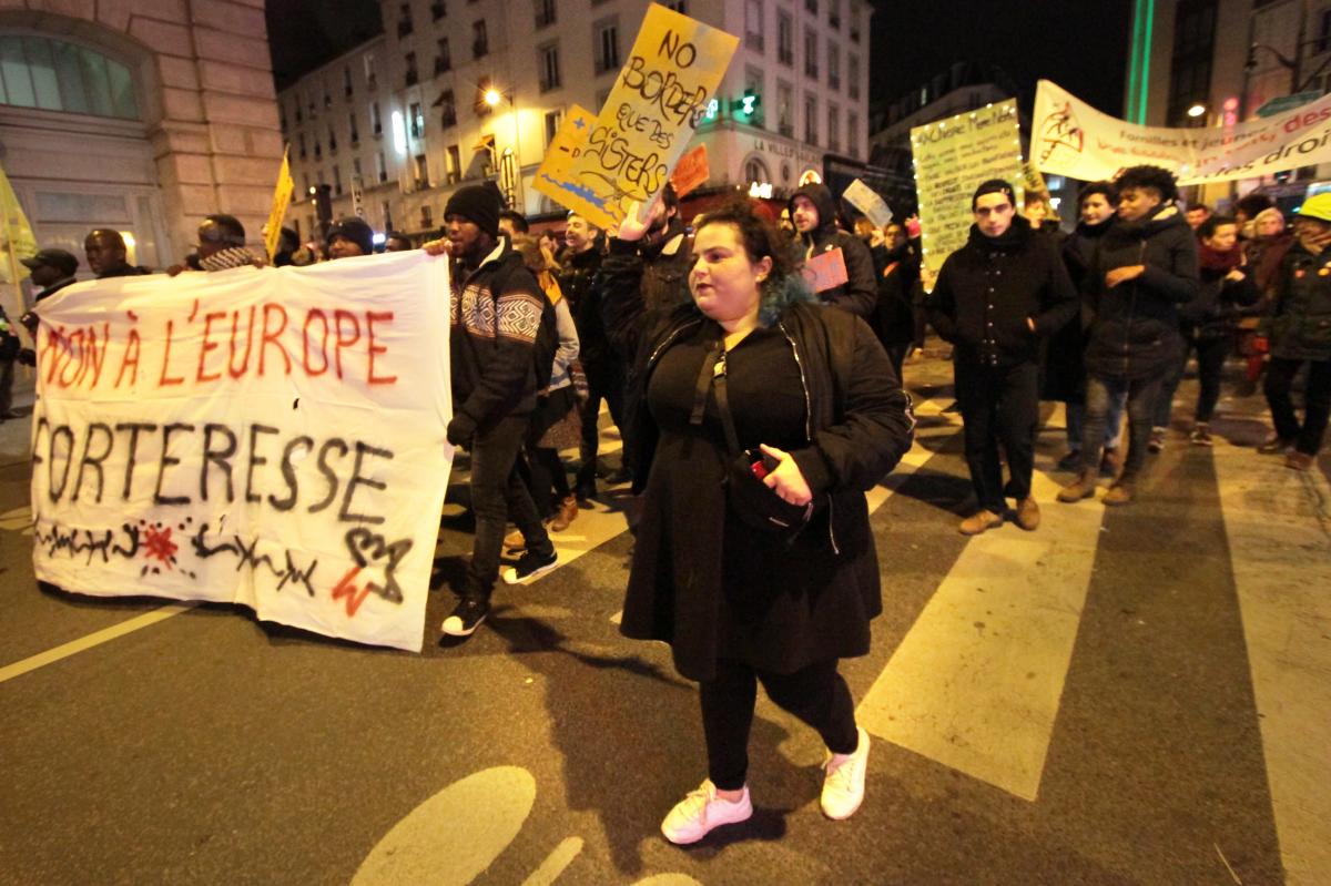 banderole contre l'Europe forteresse