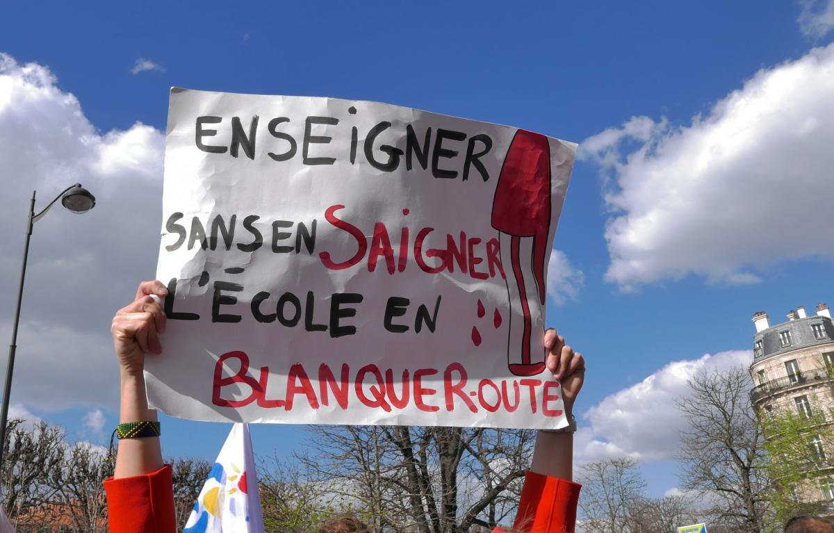 Pancarte Enseigner sans en saigner L'école en Blanqueroute